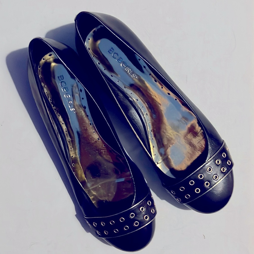 BCBGirls BG-Gafnit Ballet Style Flats with gold grommets. Size 10.